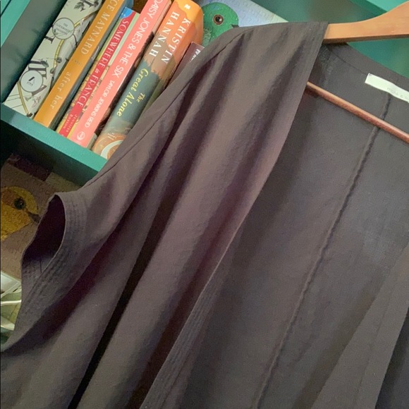 Monk & Lou Shrug - Picture 4 of 4